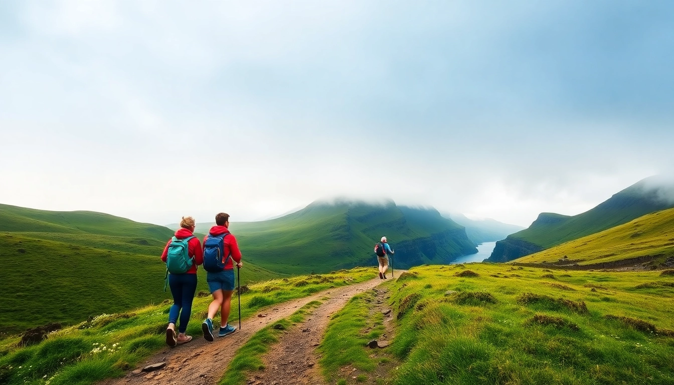 Hikers enjoying the scenic Kerry Way Fernwanderweg with lush greenery and hills.